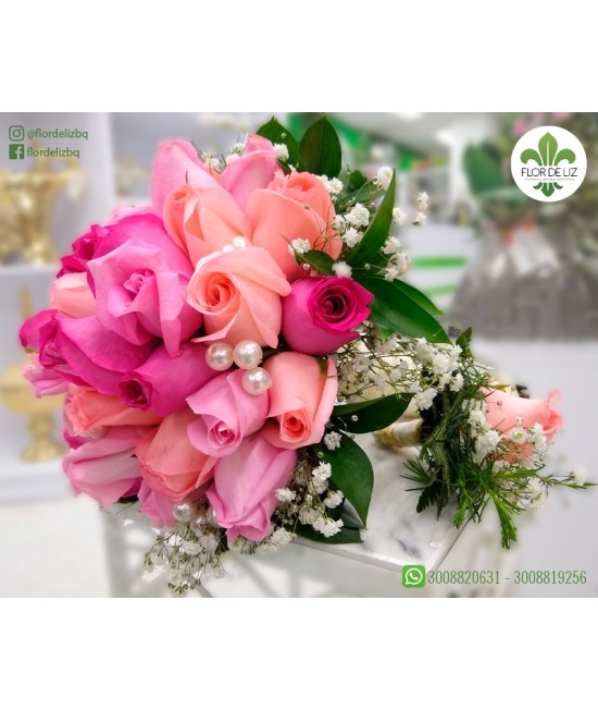 BOUQUET ROSAS SURTIDAS Y BOTONIER